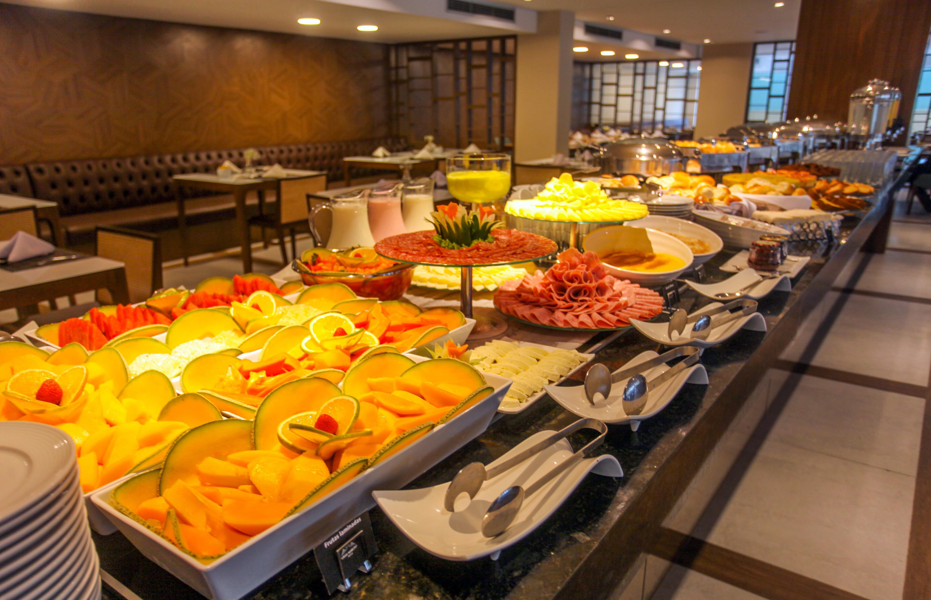 Gran Mareiro Hotel Fortaleza  Exteriör bild A buffet at a hotel