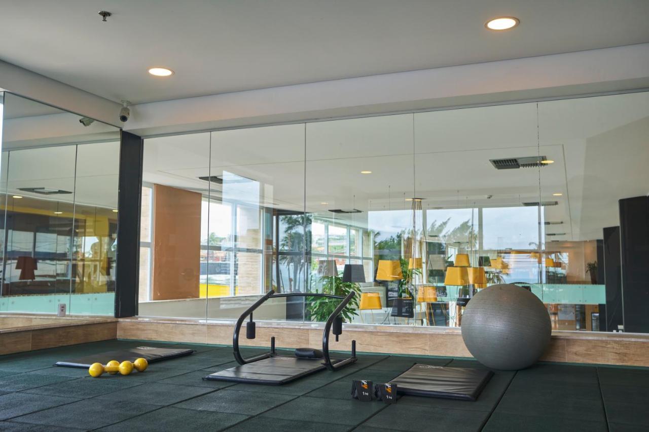 Gran Mareiro Hotel Fortaleza  Exteriör bild The gym at the hotel